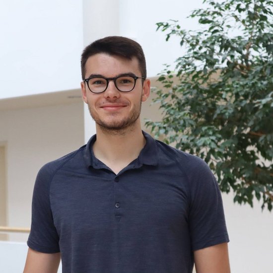 Zusammendenker Jonas Grunau im Interview über sein Philosophie, Politik und Ökonomik-Studium