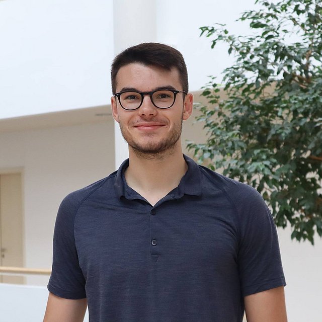 Zusammendenker Jonas Grunau im Interview über sein Philosophie, Politik und Ökonomik-Studium