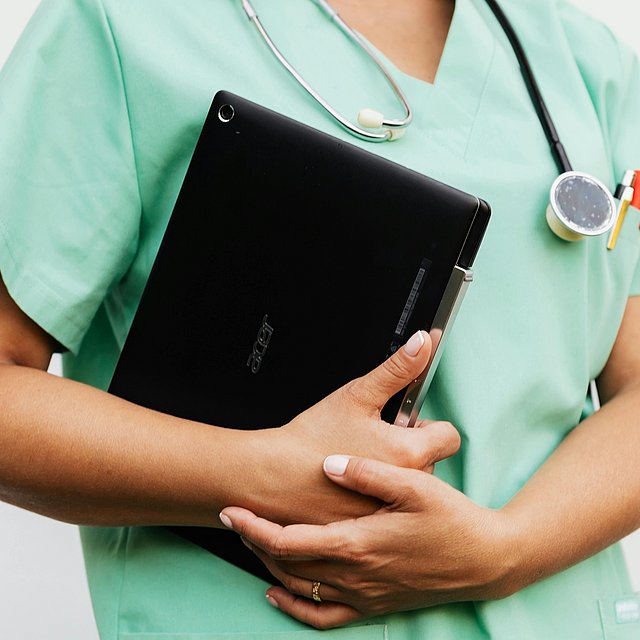 Fünf Schritte zur besseren Pflege von trans Patient:innen