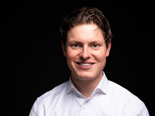 UW/H-Alumnus Moritz Krauss macht jetzt seinen Master an der Copenhagen Business School. (Foto: Privat) Porträt von Moritz Krauss.