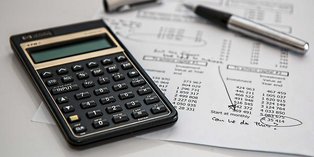 Taschenrechner und Berechnungen - Steuern