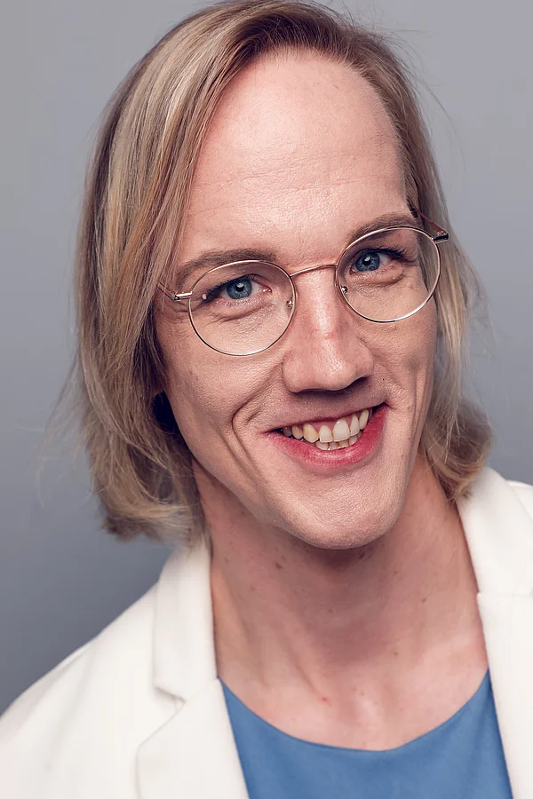 Julia Taubitz lächelt in die Kamera