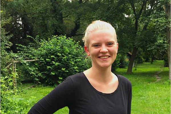 Paula Adams studiert an der Uni Witten/Herdecke den interdisziplinären Bachelor-Studiengang PPÖ - Philosophie, Politik und Ökonomik (B.A.) 