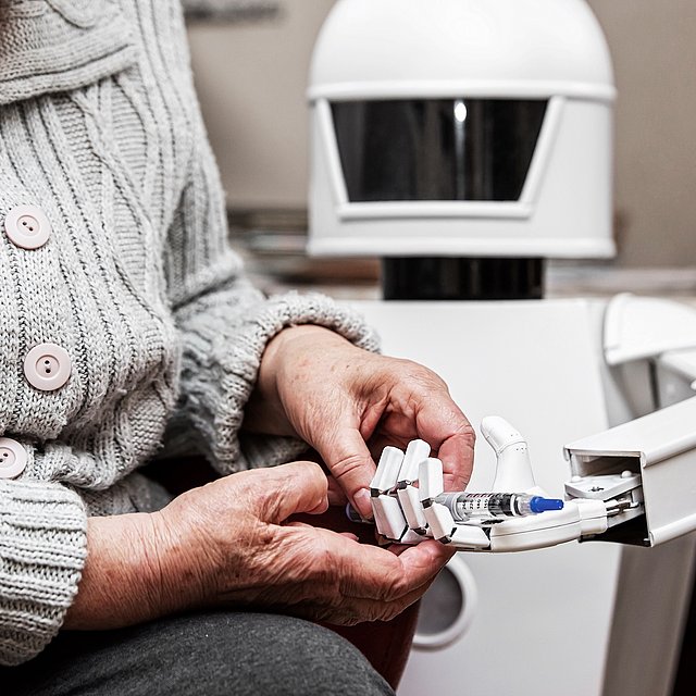 Wie digital sollte Pflege sein?