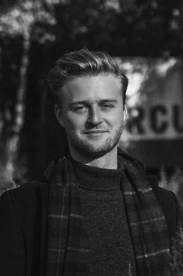 Gabriel Biering studiert an der Uni Witten/Herdecke den interdisziplinären Bachelor-Studiengang PPÖ - Philosophie, Politik und Ökonomik (B.A.) 